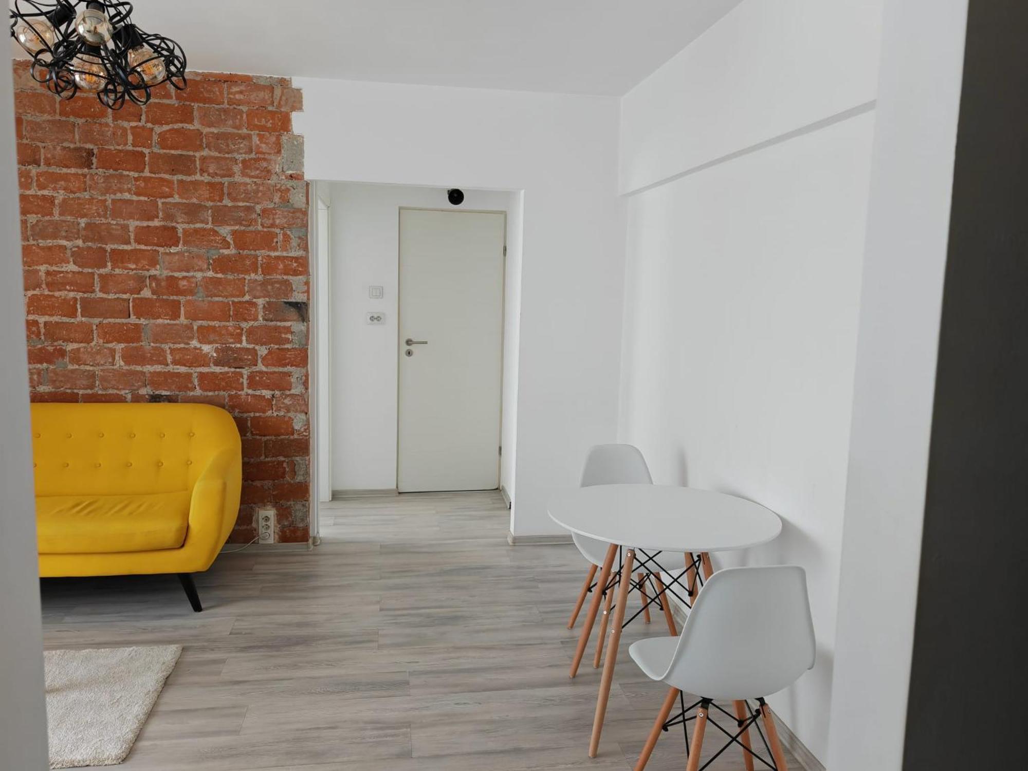 Yellow In Apartament Bucureşti