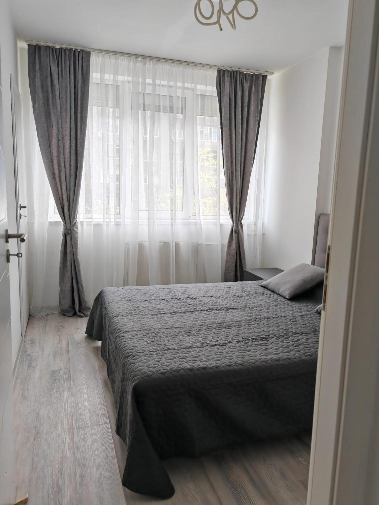 Apartament Yellow In