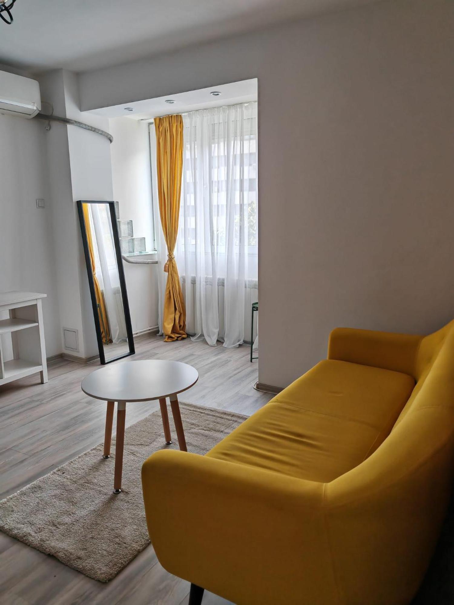 Apartament Yellow In *